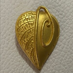 EUC vintage Liz Claiborne Gold Leaf Brooch
